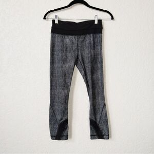 Lululemon Burlap Texture‎ Black Dune Run Inspire Crop II Leggings Size 2